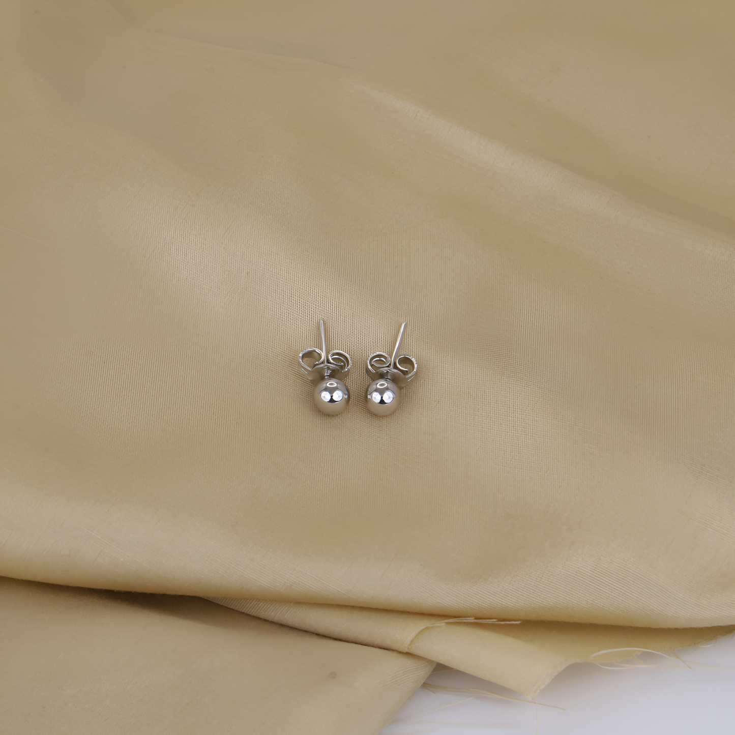 Mono Plain Silver Studs