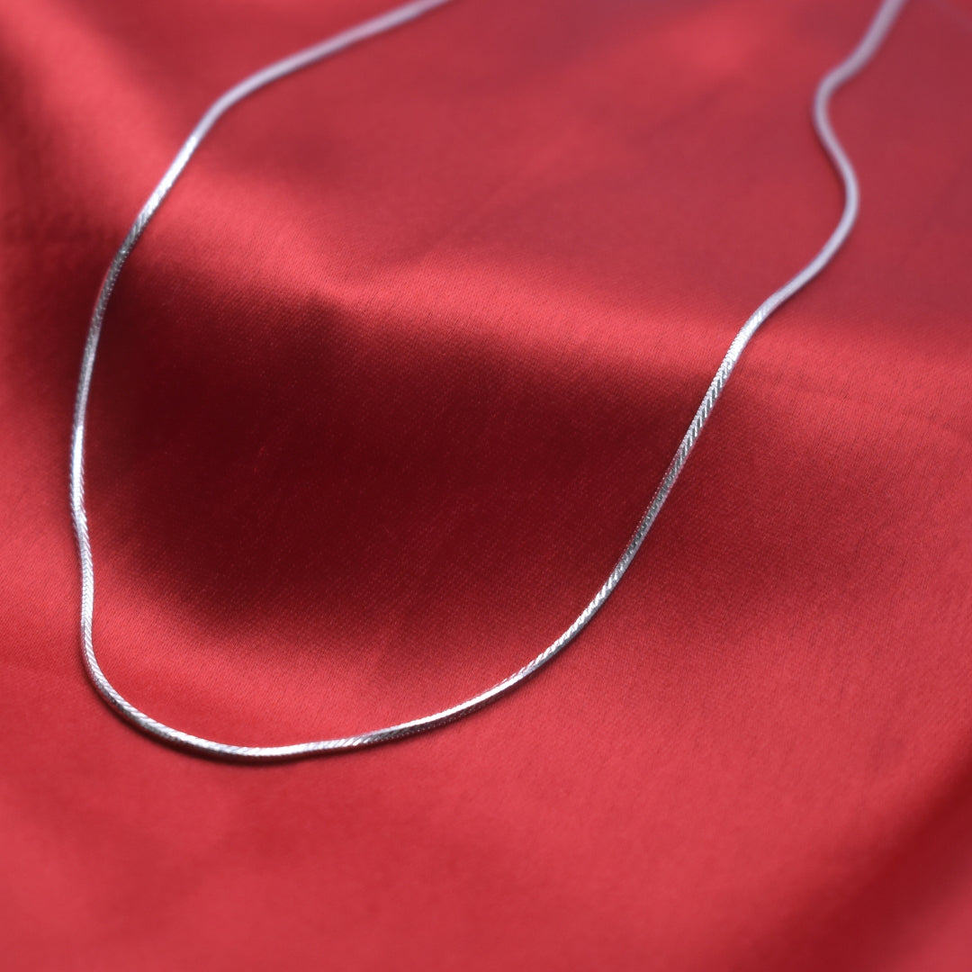 Minimalist Silver Chain – Office Ready
