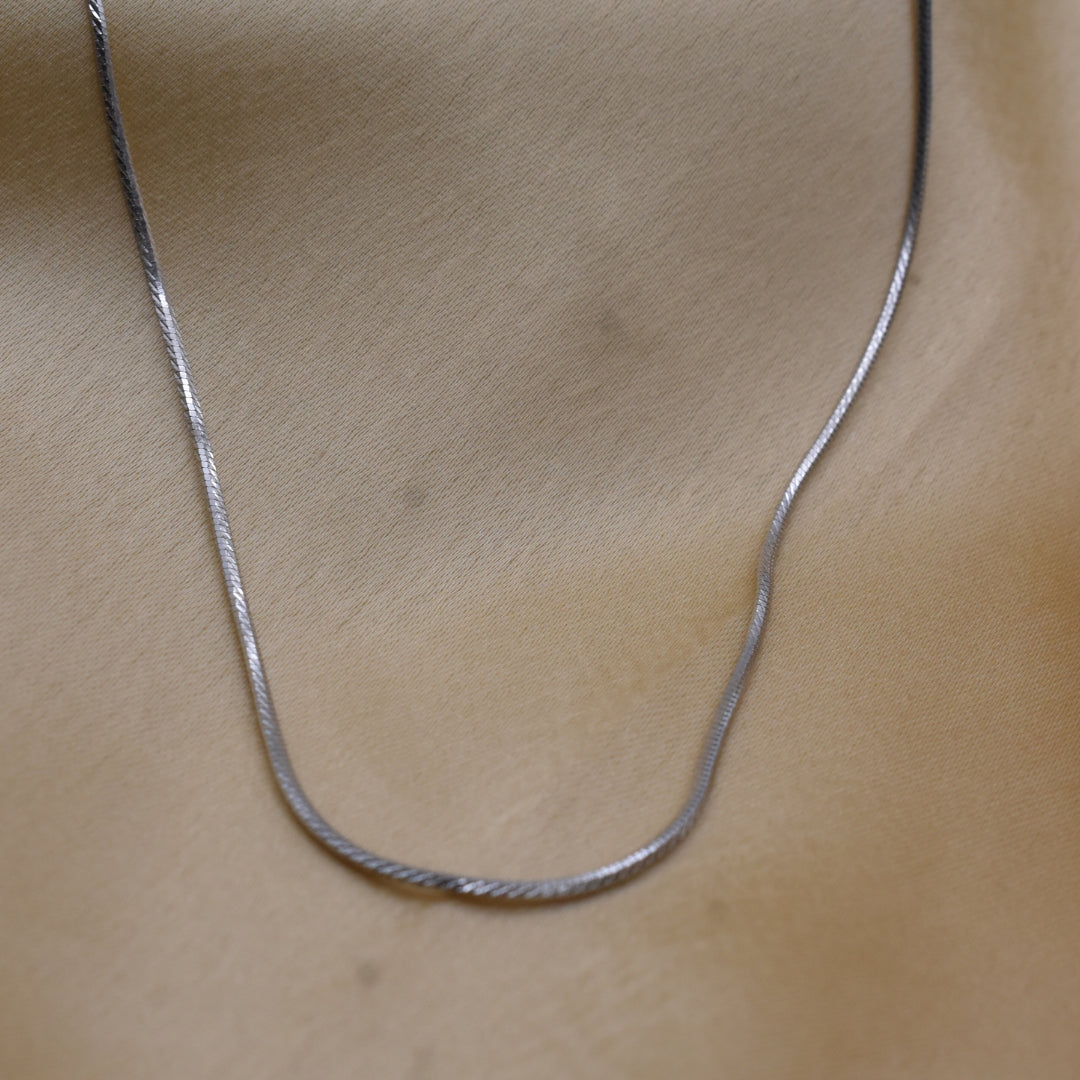 Minimalist Silver Chain – Office Ready