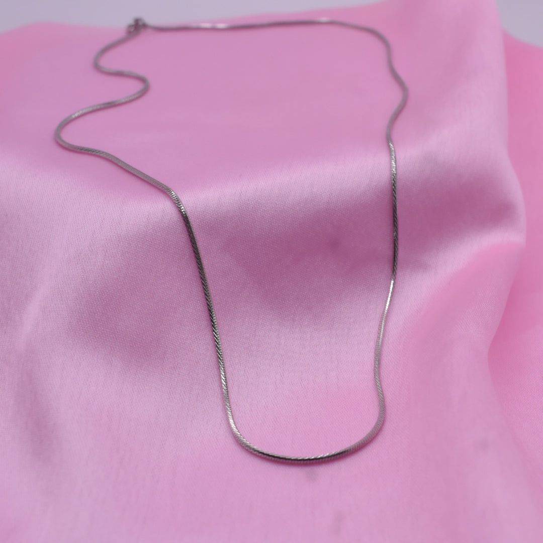 Minimalist Silver Chain – Office Ready