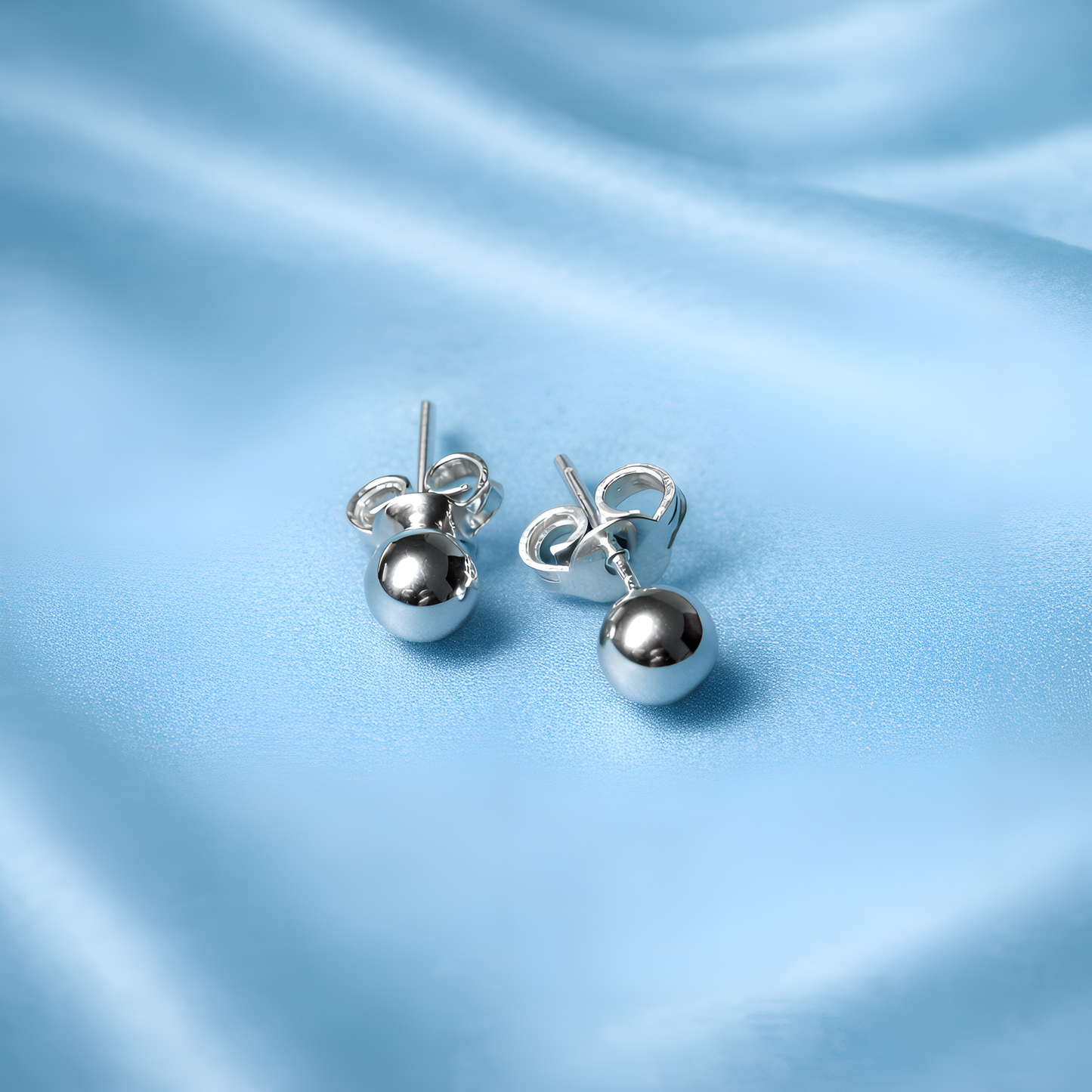 Mono Plain Silver Studs