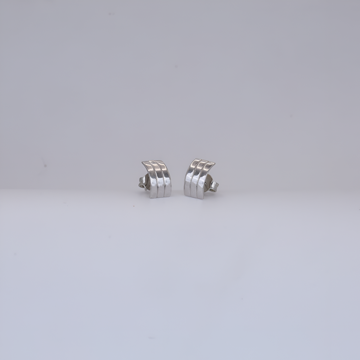 Linea Minimal Silver Studs