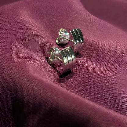 Linea Minimal Silver Studs