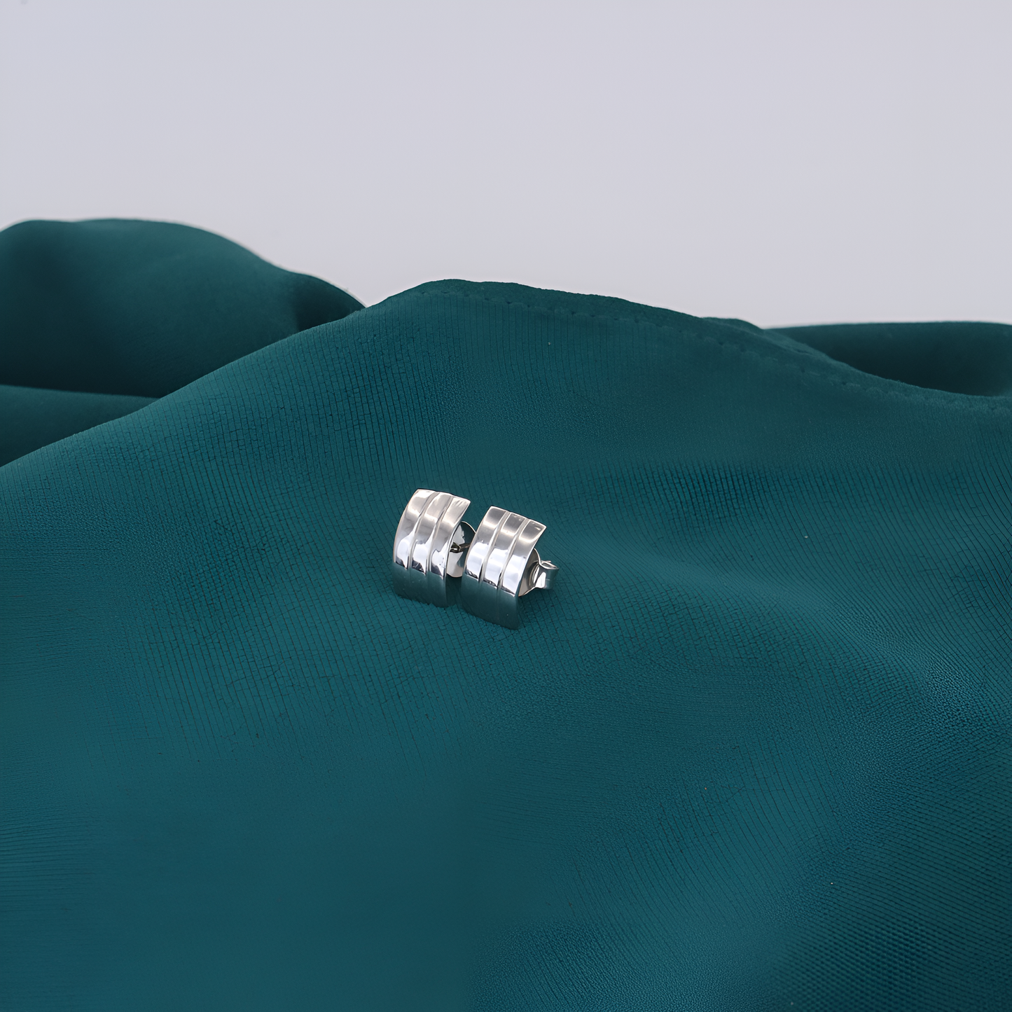 Linea Minimal Silver Studs