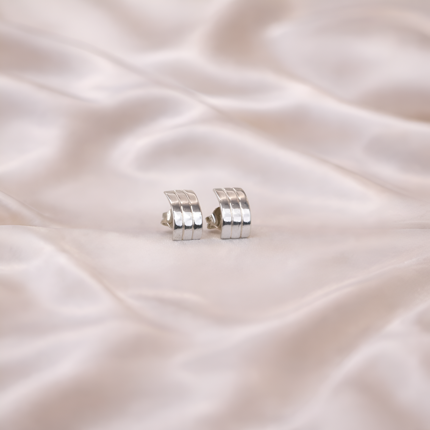 Linea Minimal Silver Studs