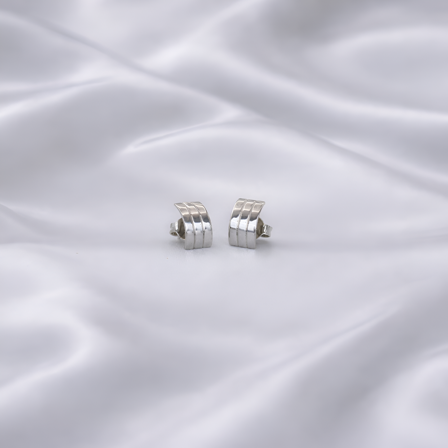 Linea Minimal Silver Studs